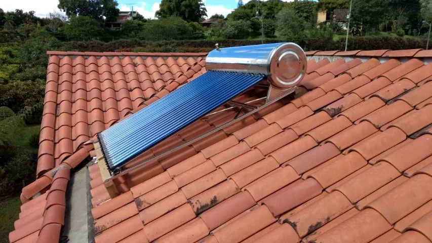 Calentador solar Heat Pipe de 200 litros instalado en La Ceja, Antioquia