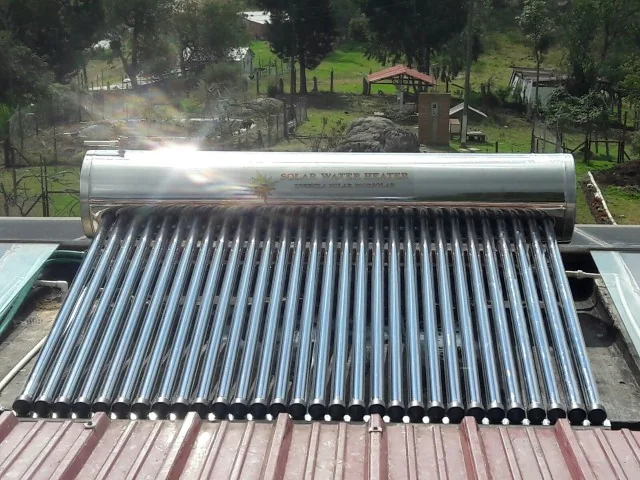 Calentador solar Heat Pipe de 300 litros instalado en Finca La Paz, Sibaté