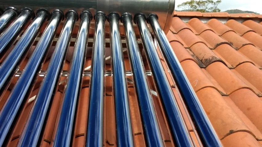 Colector solar Heat Pipe de 200 litros instalado en La Ceja, Antioquia