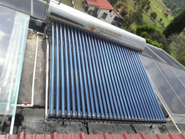 Colector Heat Pipe para producción de agua caliente en Finca La Paz