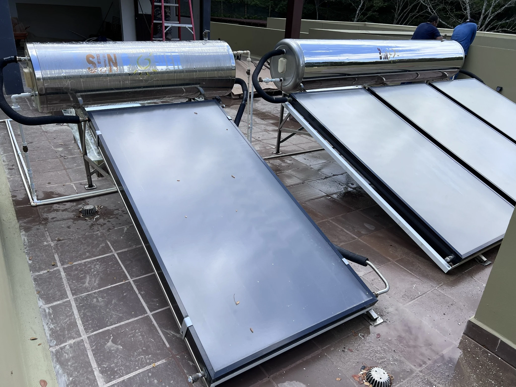 Vista general del sistema solar térmico en Mesa de Yeguas, Anapoima